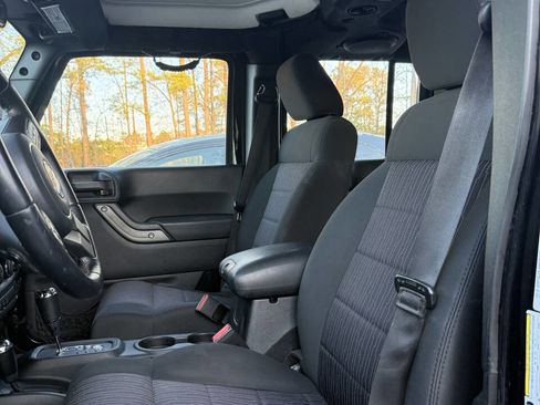 Used 2012 Jeep Wrangler Unlimited Sport w/ Connectivity Group image 9