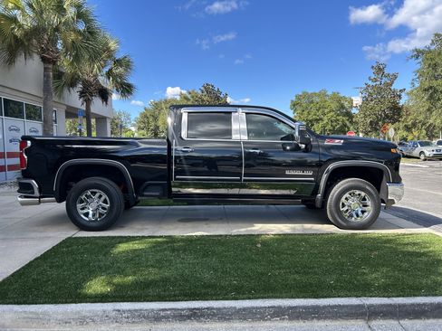 Used 2025 Chevrolet Silverado 2500 LTZ w/ LTZ Convenience Package image 8