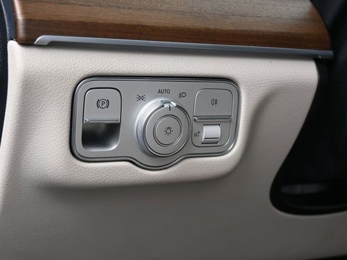 Used 2024 Mercedes-Benz GLE 450e 4MATIC image 16