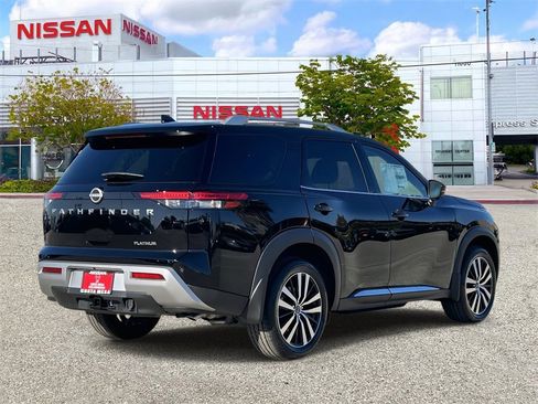 New 2025 Nissan Pathfinder Platinum image 4