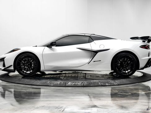 Used 2025 Chevrolet Corvette Z06 w/ Z07 Performance Package RWD image 9