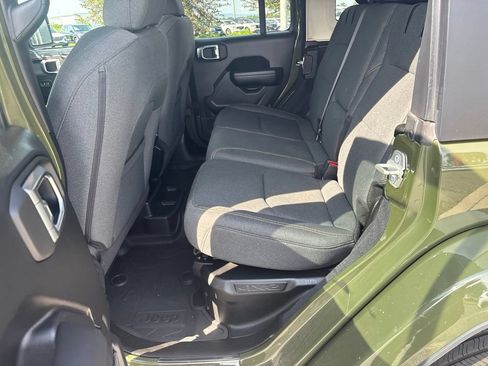 Used 2024 Jeep Wrangler Unlimited w/ Convenience Group AWD/4WD image 20
