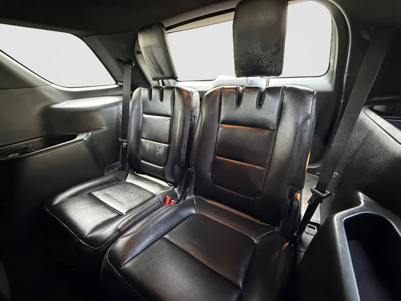 Used 2019 Ford Explorer XLT w/ Equipment Group 202A AWD/4WD image 16