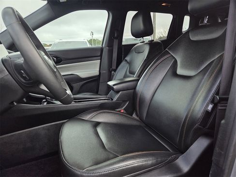 Used 2024 Jeep Compass Limited image 12