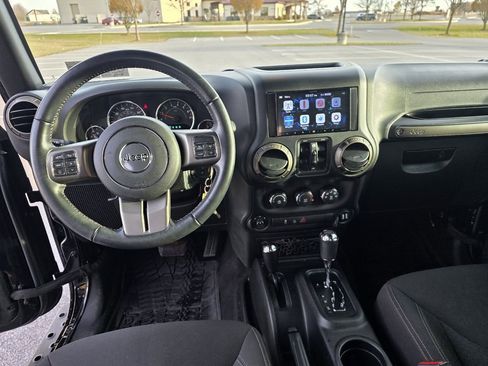 Used 2018 Jeep Wrangler Unlimited Sport image 17