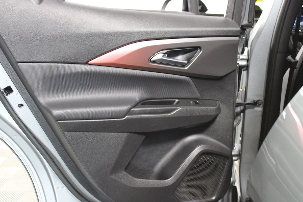 Used 2024 Chevrolet Equinox EV RS FWD image 25