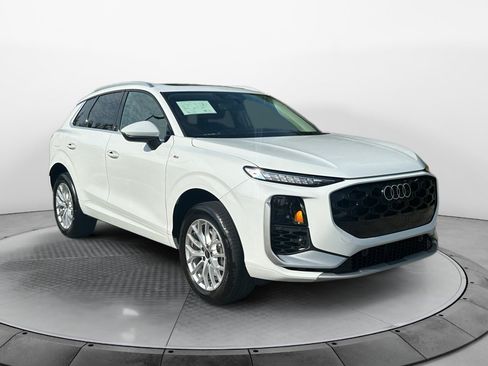 Certified 2026 Audi Q3 quattro 2.0T AWD/4WD image 1