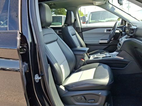 Used 2022 Ford Explorer XLT w/ Equipment Group 202A AWD/4WD image 34
