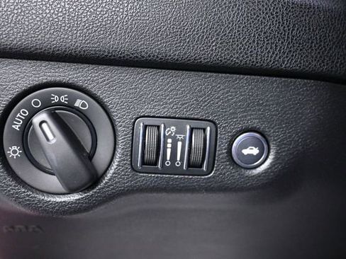 Used 2013 Chrysler 300 RWD image 21