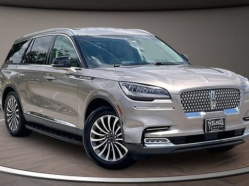 Used 2020 Lincoln Aviator Reserve w/ Elements Package Plus AWD/4WD image 9