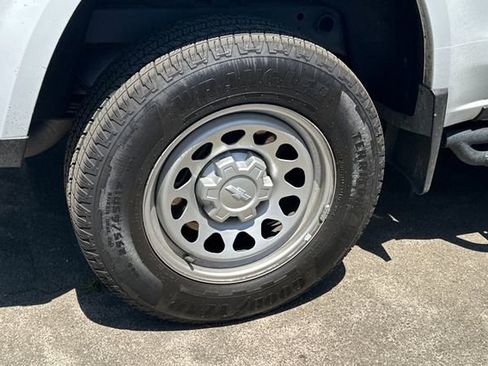 Used 2025 Chevrolet Colorado W/T w/ Advanced Trailering Package RWD image 4
