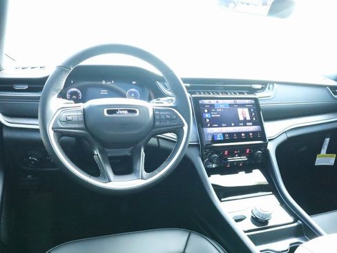 New 2025 Jeep Grand Cherokee Limited image 2