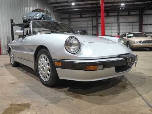 Used 1987 Alfa Romeo Spider Quadrifoglio RWD image 8