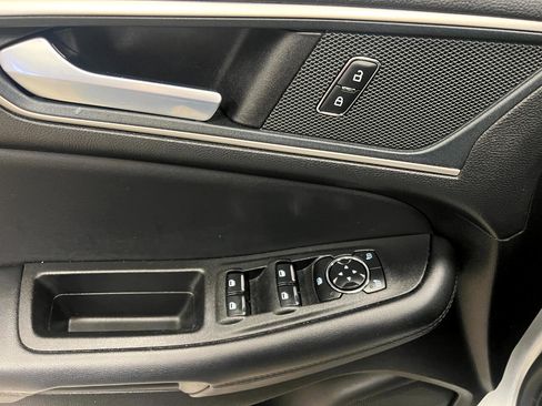 Used 2024 Ford Edge SEL image 32