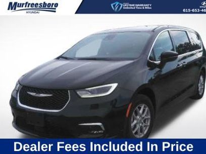 Used 2025 Chrysler Pacifica Select