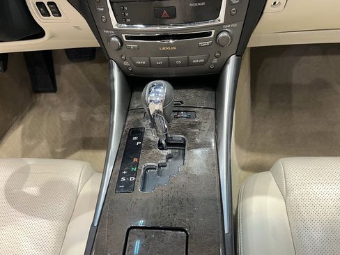 Used 2010 Lexus IS 350C image 35