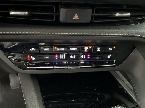 Used 2023 Buick Envision Essence image 16