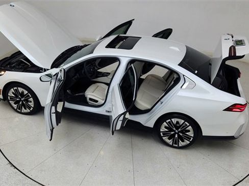 Used 2025 BMW 530i image 89