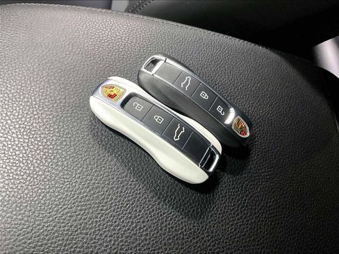 Used 2024 Porsche Cayenne S image 39