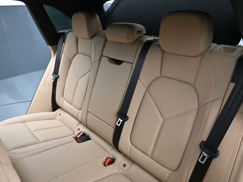 Certified 2025 Porsche Macan AWD/4WD image 16