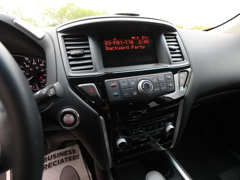Used 2015 Nissan Pathfinder S AWD/4WD image 20