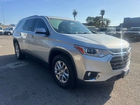 Used 2018 Chevrolet Traverse LT FWD image 3