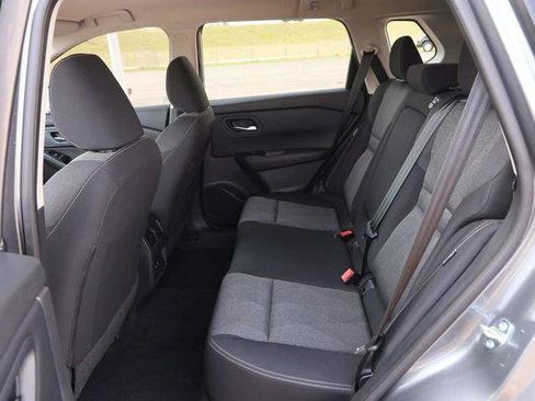 Used 2025 Nissan Rogue SV image 10