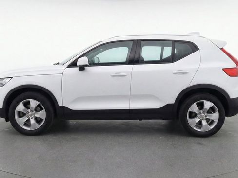 Used 2020 Volvo XC40 T4 Momentum image 3