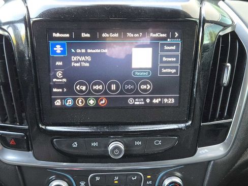 Used 2022 Chevrolet Traverse LT image 18