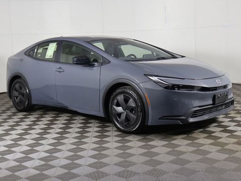 Used 2024 Toyota Prius LE image 2