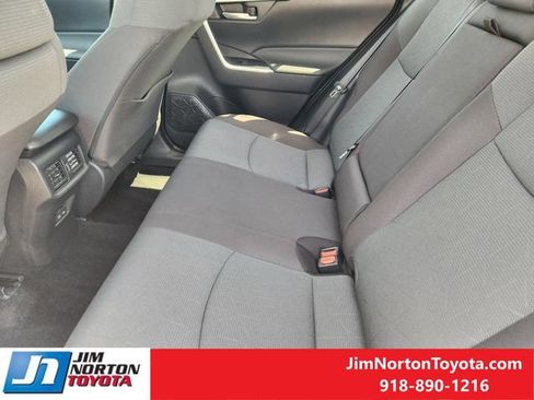 Used 2025 Toyota RAV4 XLE FWD image 30