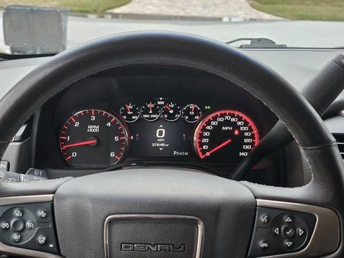 Used 2015 GMC Yukon Denali w/ Premium Package image 11