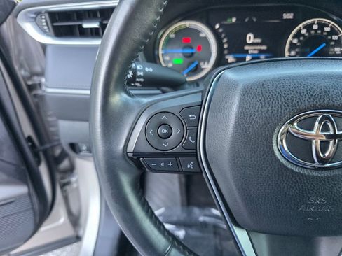 Used 2022 Toyota Venza LE image 20