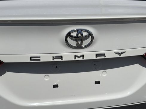 Used 2018 Toyota Camry SE image 34