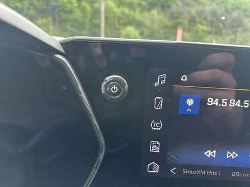 Used 2025 Chevrolet Trax LT FWD image 14