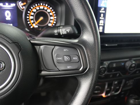 Used 2025 Jeep Gladiator Sport AWD/4WD image 12