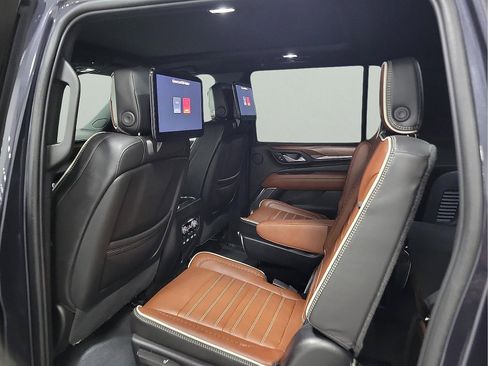 Used 2023 GMC Yukon XL Denali Ultimate AWD/4WD image 10