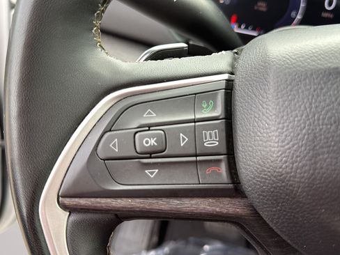 Used 2023 Jeep Grand Cherokee Limited AWD/4WD image 27