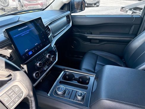 Used 2023 Ford Expedition XLT image 26