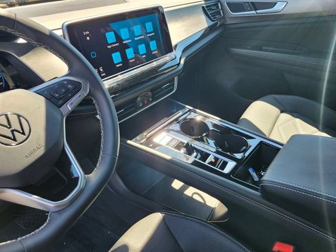 Certified 2024 Volkswagen Atlas Cross Sport SE AWD/4WD image 7