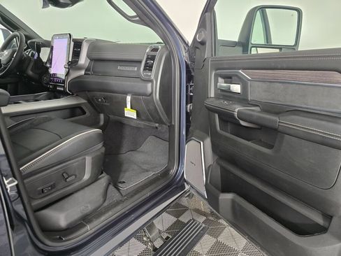New 2026 RAM 2500 Laramie AWD/4WD image 40