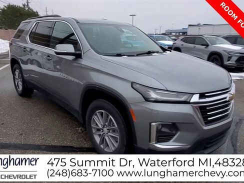Used 2023 Chevrolet Traverse LT image 2