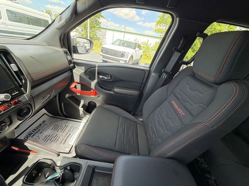 Used 2025 Nissan Frontier PRO-4X AWD/4WD image 11