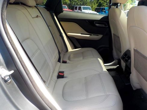 Used 2018 Jaguar F-PACE Prestige image 32