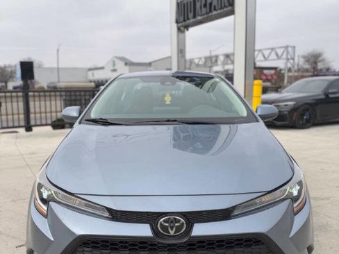 Used 2022 Toyota Corolla LE FWD image 2