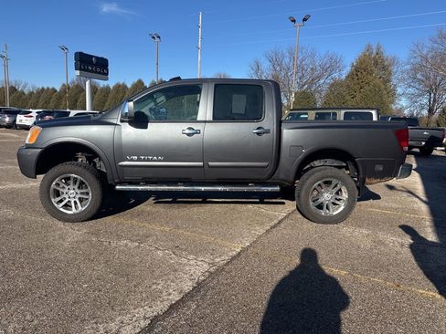 Used 2011 Nissan Titan S image 4