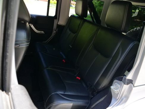 Used 2016 Jeep Wrangler Unlimited Rubicon AWD/4WD image 21