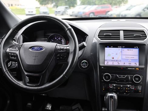 Used 2019 Ford Explorer XLT w/ Equipment Group 202A AWD/4WD image 25
