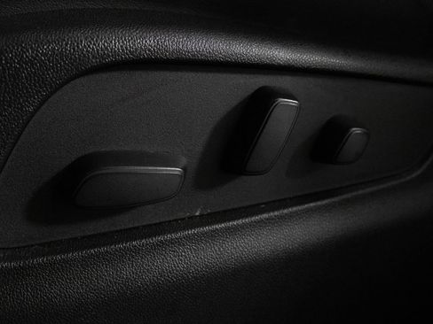 Used 2023 Cadillac XT4 Luxury w/ Cold Weather Package image 20