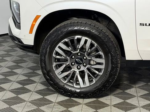 Used 2025 Chevrolet Suburban Z71 AWD/4WD image 12